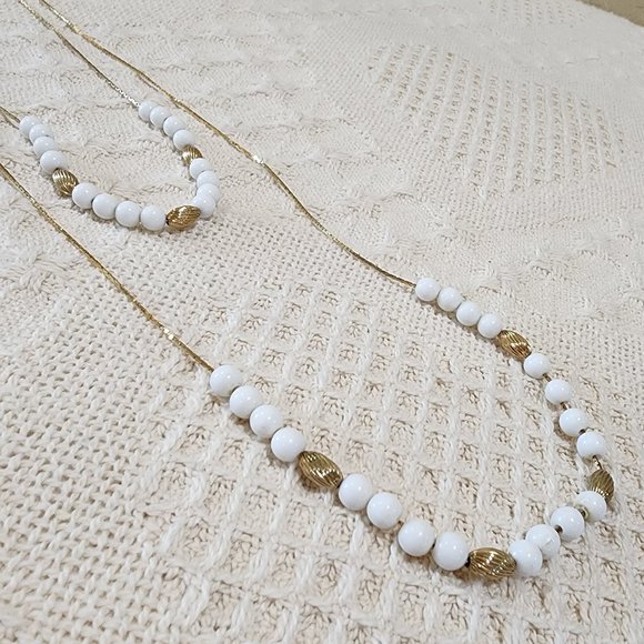 Pair - Vintage Floating Round White and Spiral Gold Bead Gold Box Chain Necklace - Picture 7 of 11